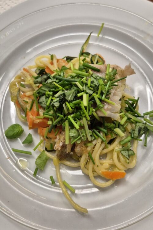 20251028_194432 Rotbarsch auf Gemüsenudeln