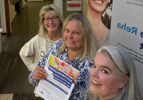 DJI_20251028_164409_382 Anja Asbach, Nicole Massalski und Maria Leuschner (ARGE Krebs) vor dem Start des Workshops.