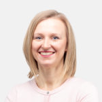 Katharina Habon Porträtfoto einer Frau mit blonden schulterlangen Haaren
