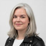 Maria Leuschner Portrait einer Frau mit mittellangen grauen Haaren